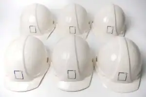 ติดสติ๊กเกอร์ uv dtf โลโก้บริษํท บนหมวกเซฟตี้ หมวกนิรภัย